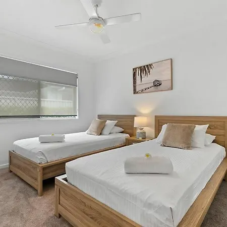 Waters Edge! Villa Banksia Beach Exterior photo