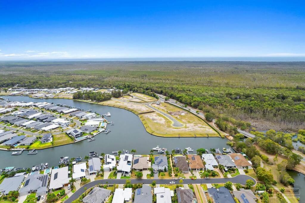 Waters Edge! Holiday home Banksia Beach