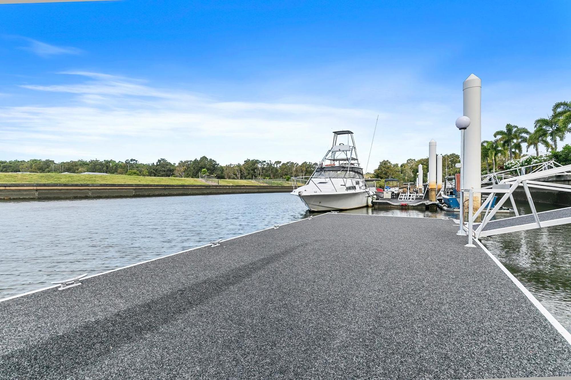 Waters Edge! Holiday home *
